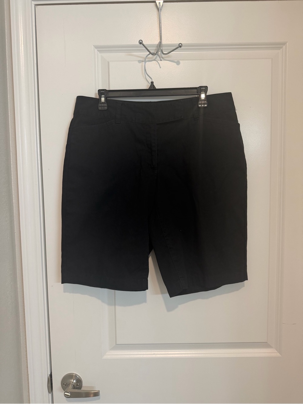 Ann Taylor Curvy Fit Bermuda Shorts Womens 12 Black Cotton 11” Inseam